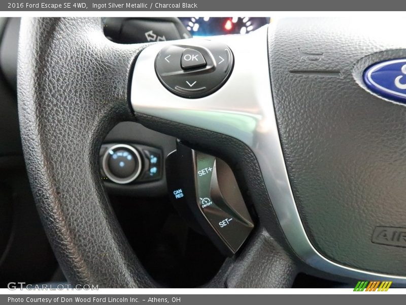 Ingot Silver Metallic / Charcoal Black 2016 Ford Escape SE 4WD