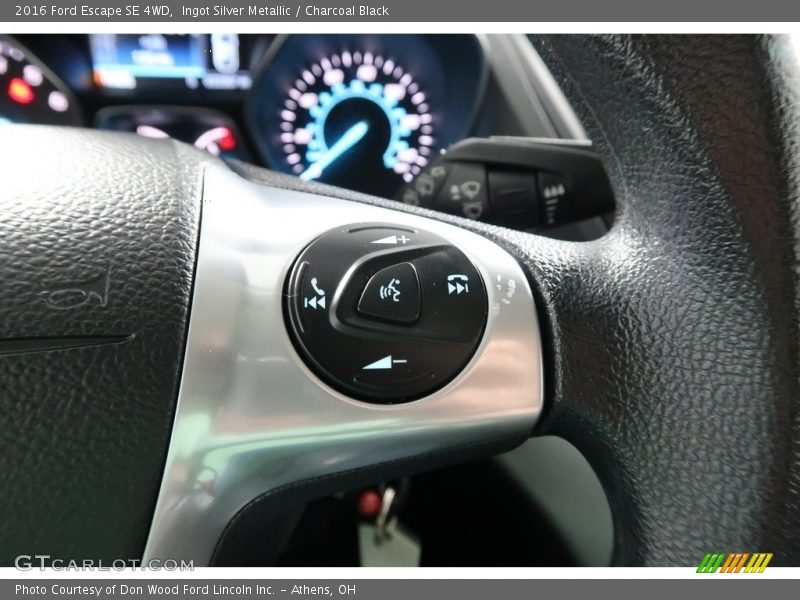 Ingot Silver Metallic / Charcoal Black 2016 Ford Escape SE 4WD