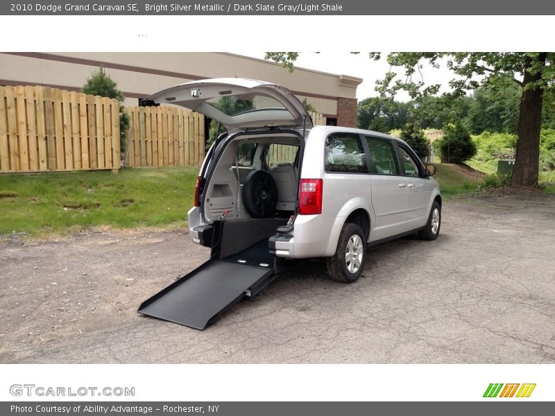 Bright Silver Metallic / Dark Slate Gray/Light Shale 2010 Dodge Grand Caravan SE