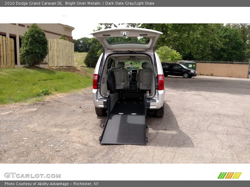 Bright Silver Metallic / Dark Slate Gray/Light Shale 2010 Dodge Grand Caravan SE
