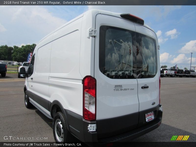 Oxford White / Charcoal Black 2018 Ford Transit Van 250 MR Regular