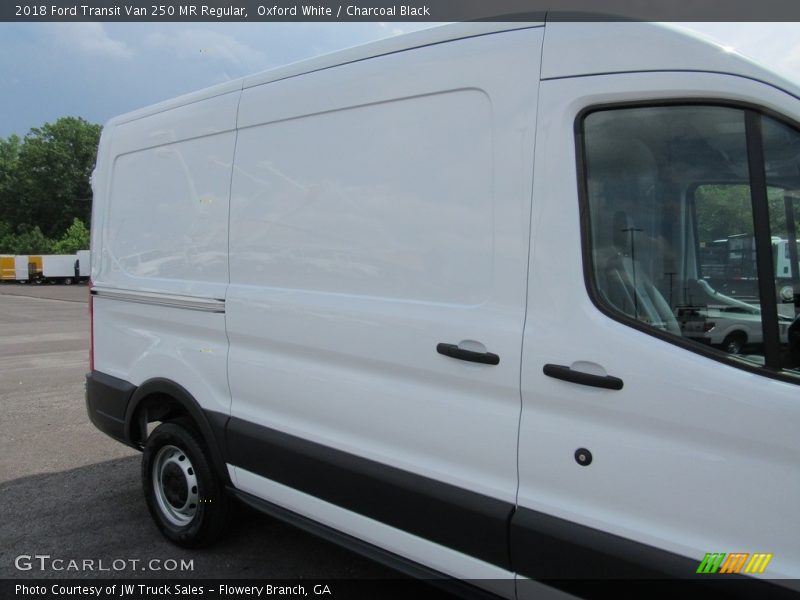 Oxford White / Charcoal Black 2018 Ford Transit Van 250 MR Regular