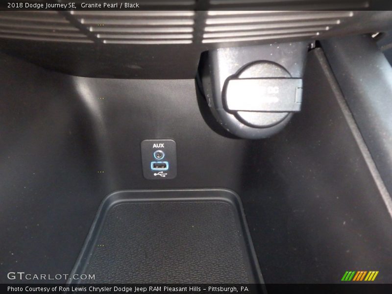 Granite Pearl / Black 2018 Dodge Journey SE