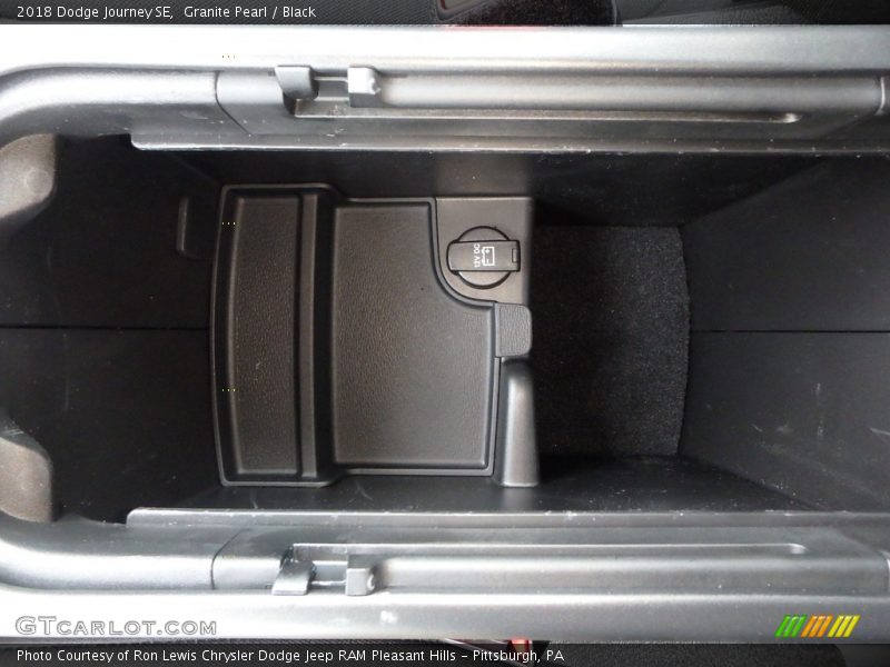 Granite Pearl / Black 2018 Dodge Journey SE