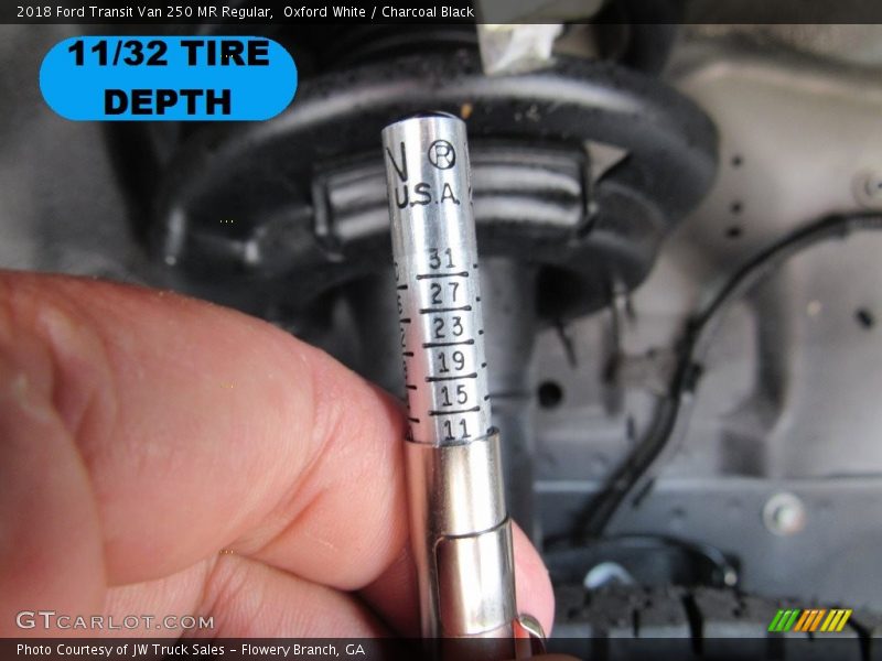 Oxford White / Charcoal Black 2018 Ford Transit Van 250 MR Regular