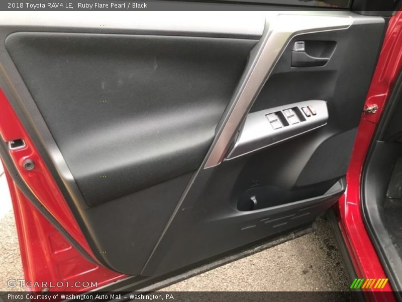 Ruby Flare Pearl / Black 2018 Toyota RAV4 LE
