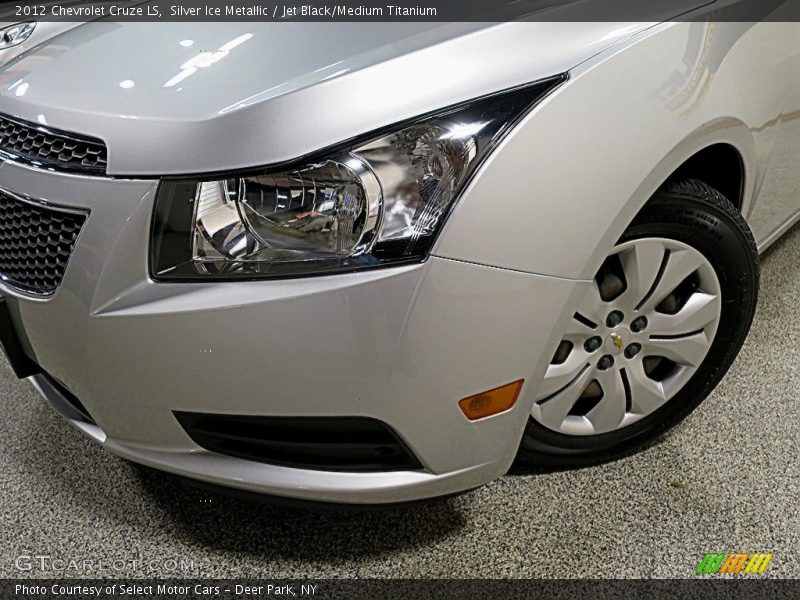 Silver Ice Metallic / Jet Black/Medium Titanium 2012 Chevrolet Cruze LS
