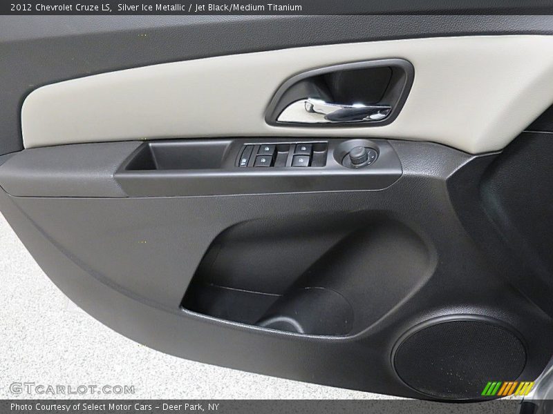 Silver Ice Metallic / Jet Black/Medium Titanium 2012 Chevrolet Cruze LS