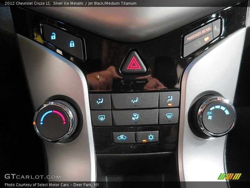 Silver Ice Metallic / Jet Black/Medium Titanium 2012 Chevrolet Cruze LS