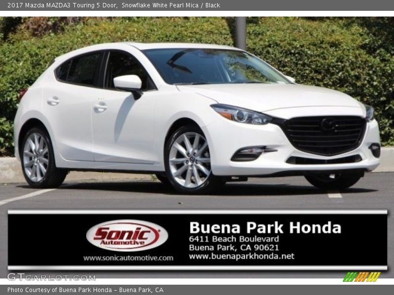 Snowflake White Pearl Mica / Black 2017 Mazda MAZDA3 Touring 5 Door