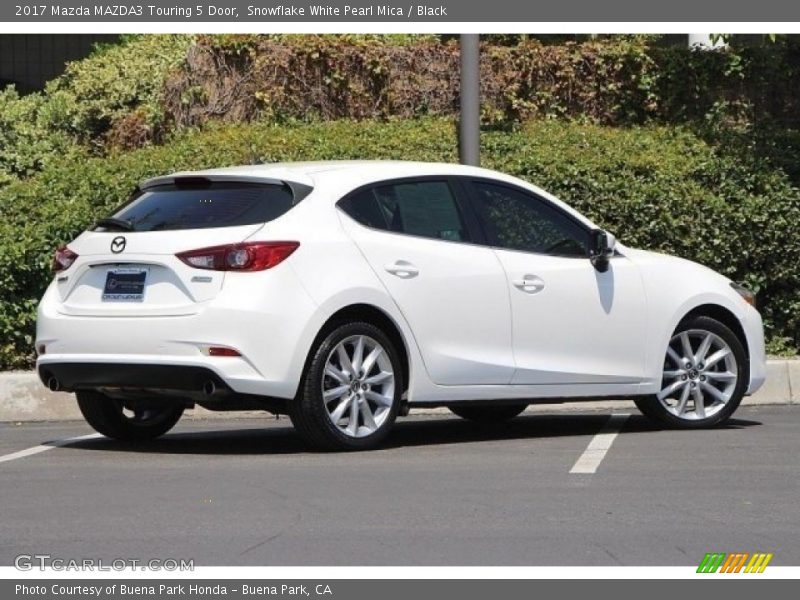 Snowflake White Pearl Mica / Black 2017 Mazda MAZDA3 Touring 5 Door