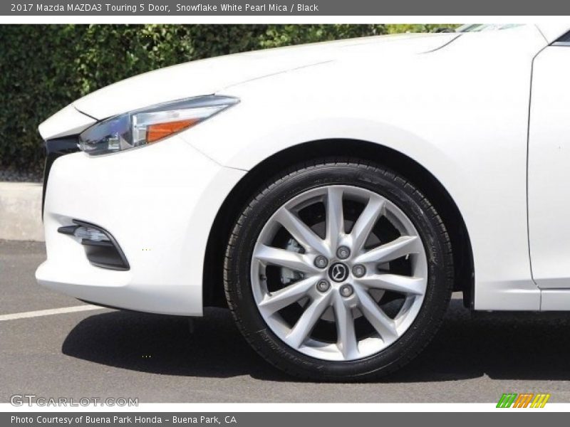 Snowflake White Pearl Mica / Black 2017 Mazda MAZDA3 Touring 5 Door
