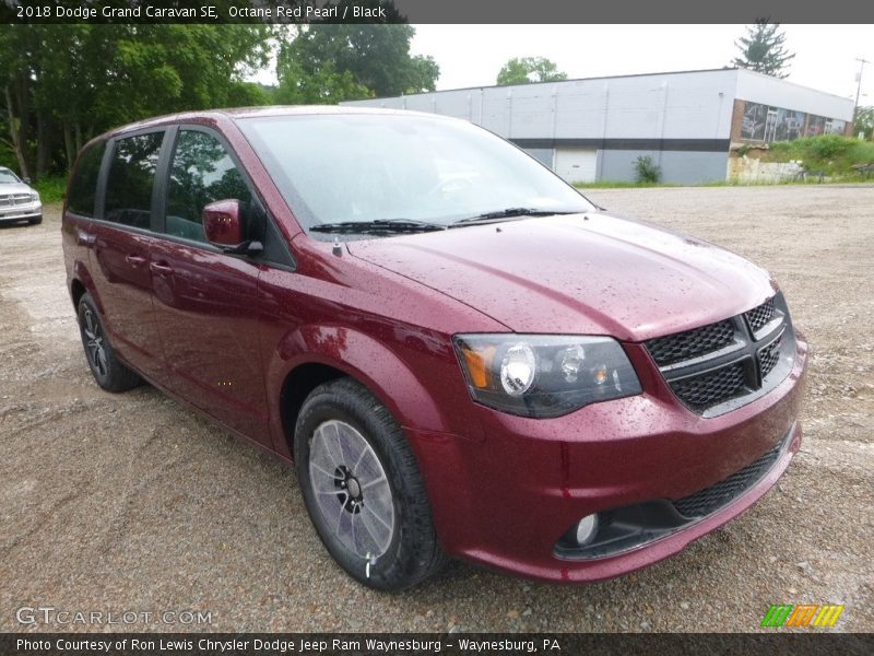 Octane Red Pearl / Black 2018 Dodge Grand Caravan SE