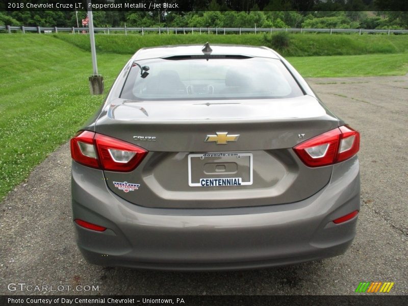 Pepperdust Metallic / Jet Black 2018 Chevrolet Cruze LT