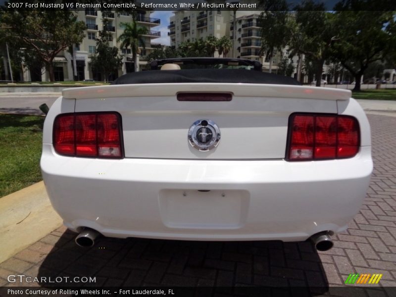 Performance White / Medium Parchment 2007 Ford Mustang V6 Premium Convertible