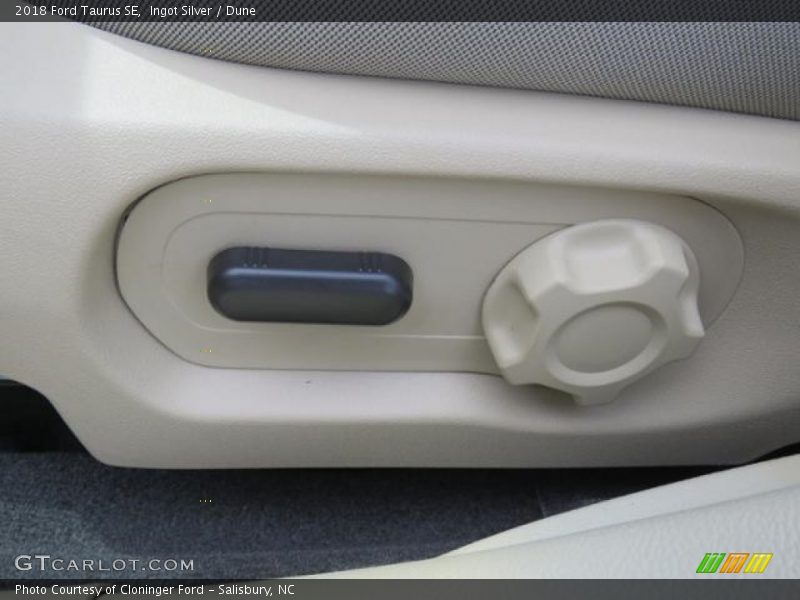 Ingot Silver / Dune 2018 Ford Taurus SE