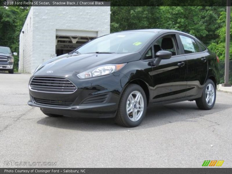 Front 3/4 View of 2018 Fiesta SE Sedan