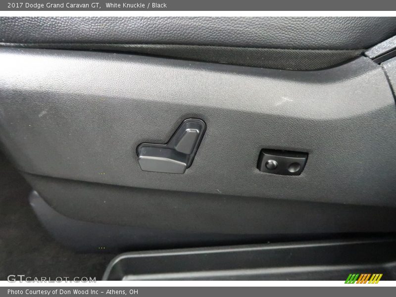 White Knuckle / Black 2017 Dodge Grand Caravan GT