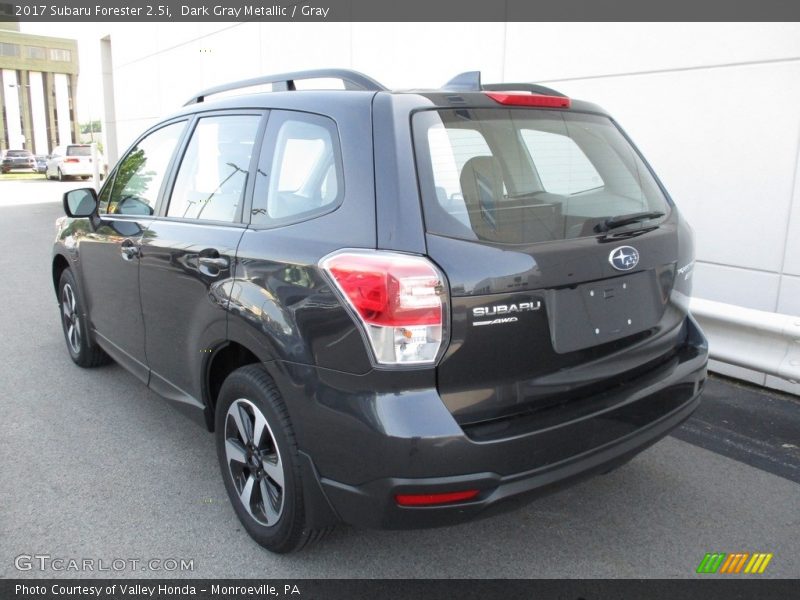 Dark Gray Metallic / Gray 2017 Subaru Forester 2.5i