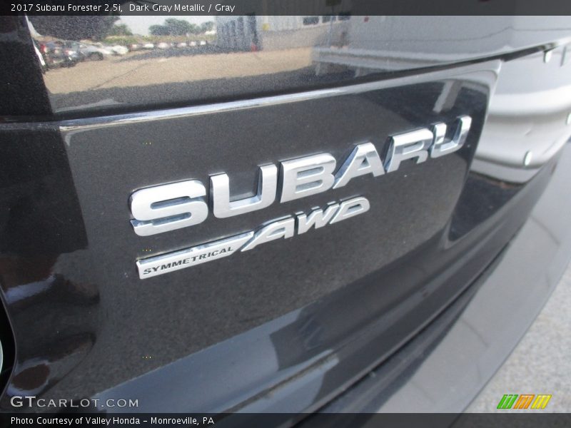 Dark Gray Metallic / Gray 2017 Subaru Forester 2.5i