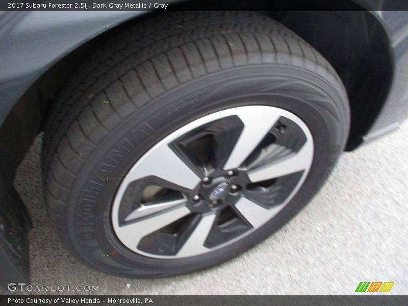 Dark Gray Metallic / Gray 2017 Subaru Forester 2.5i