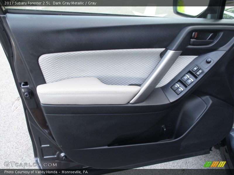 Dark Gray Metallic / Gray 2017 Subaru Forester 2.5i