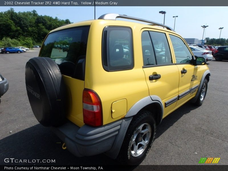 Yellow / Medium Gray 2002 Chevrolet Tracker ZR2 4WD Hard Top