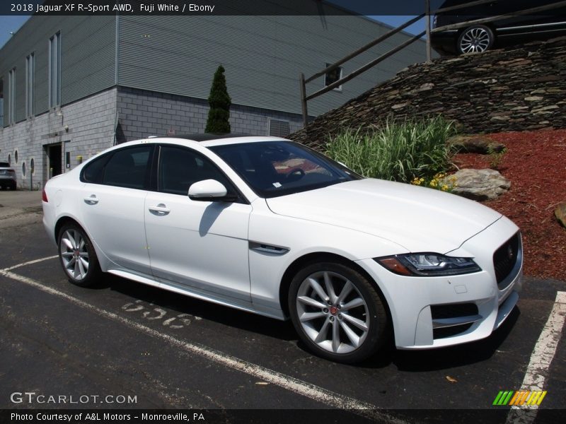 Front 3/4 View of 2018 XF R-Sport AWD
