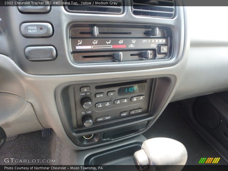Yellow / Medium Gray 2002 Chevrolet Tracker ZR2 4WD Hard Top