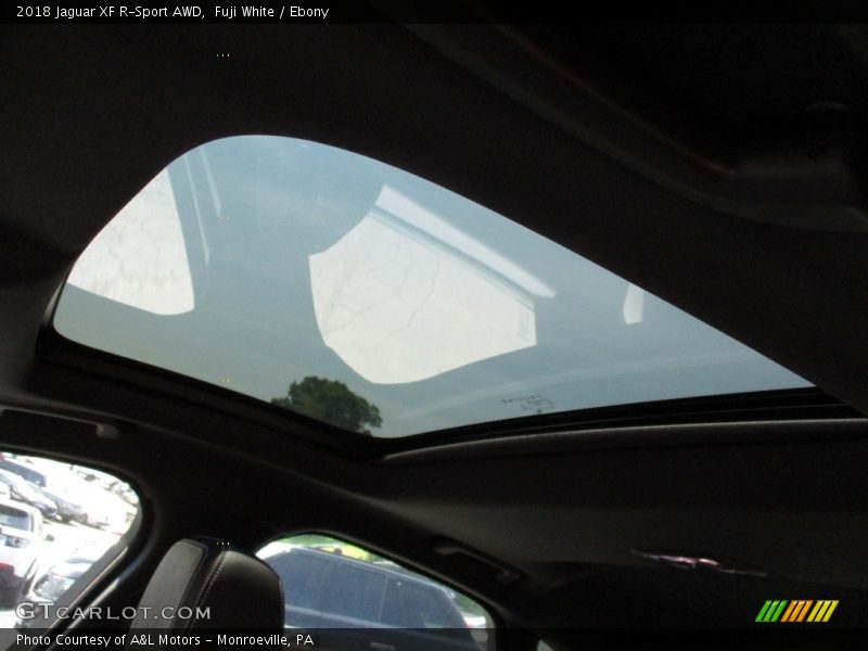 Fuji White / Ebony 2018 Jaguar XF R-Sport AWD