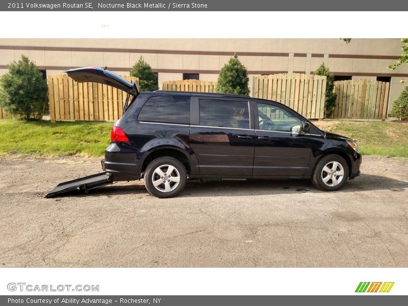 Nocturne Black Metallic / Sierra Stone 2011 Volkswagen Routan SE