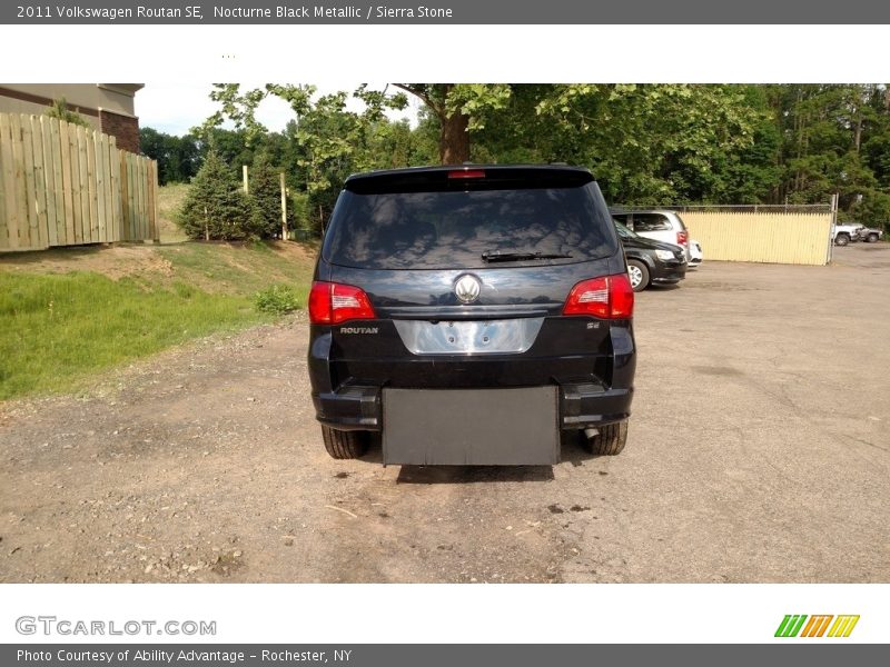 Nocturne Black Metallic / Sierra Stone 2011 Volkswagen Routan SE