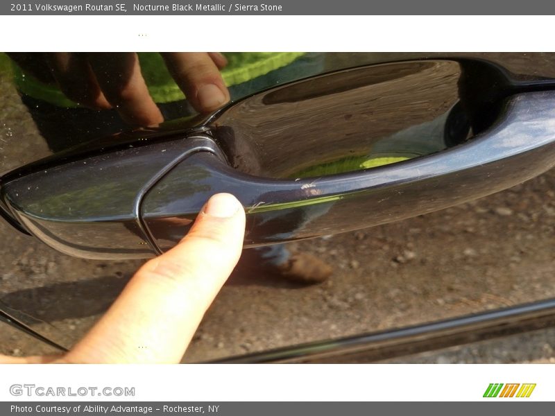 Nocturne Black Metallic / Sierra Stone 2011 Volkswagen Routan SE