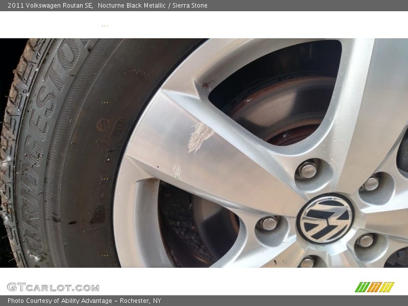 Nocturne Black Metallic / Sierra Stone 2011 Volkswagen Routan SE