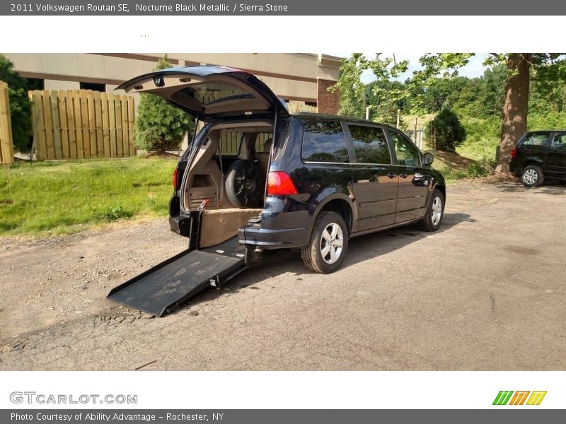 Nocturne Black Metallic / Sierra Stone 2011 Volkswagen Routan SE