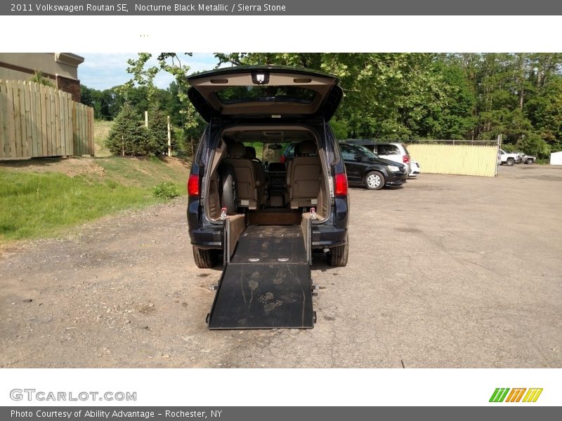 Nocturne Black Metallic / Sierra Stone 2011 Volkswagen Routan SE