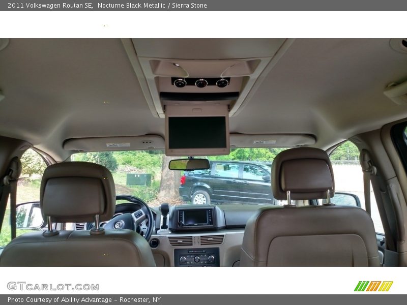 Nocturne Black Metallic / Sierra Stone 2011 Volkswagen Routan SE