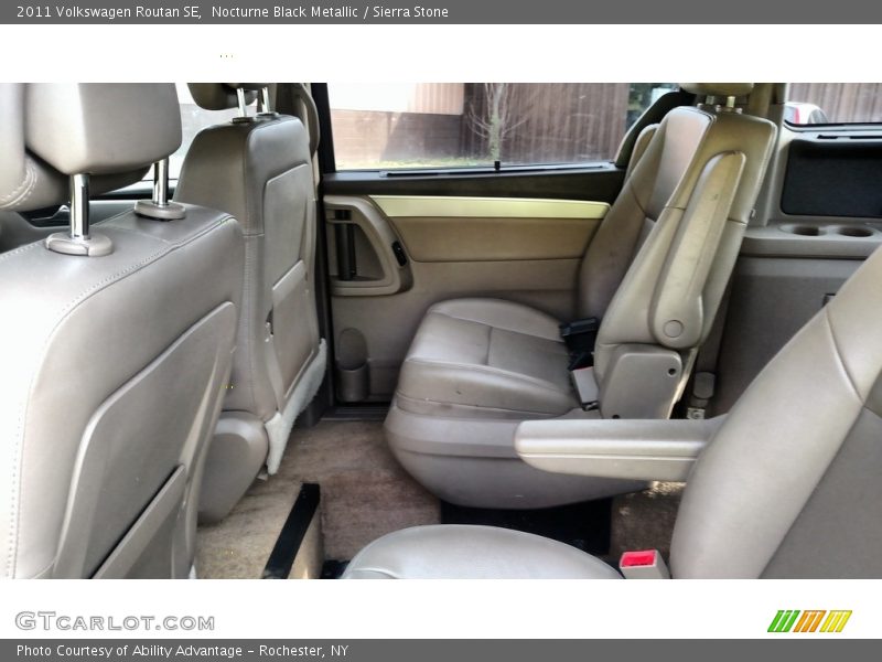 Nocturne Black Metallic / Sierra Stone 2011 Volkswagen Routan SE
