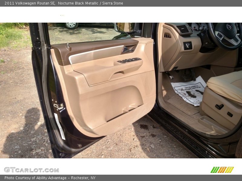 Nocturne Black Metallic / Sierra Stone 2011 Volkswagen Routan SE
