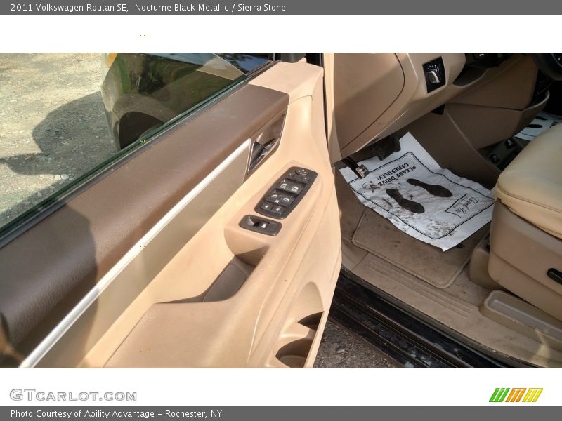 Nocturne Black Metallic / Sierra Stone 2011 Volkswagen Routan SE