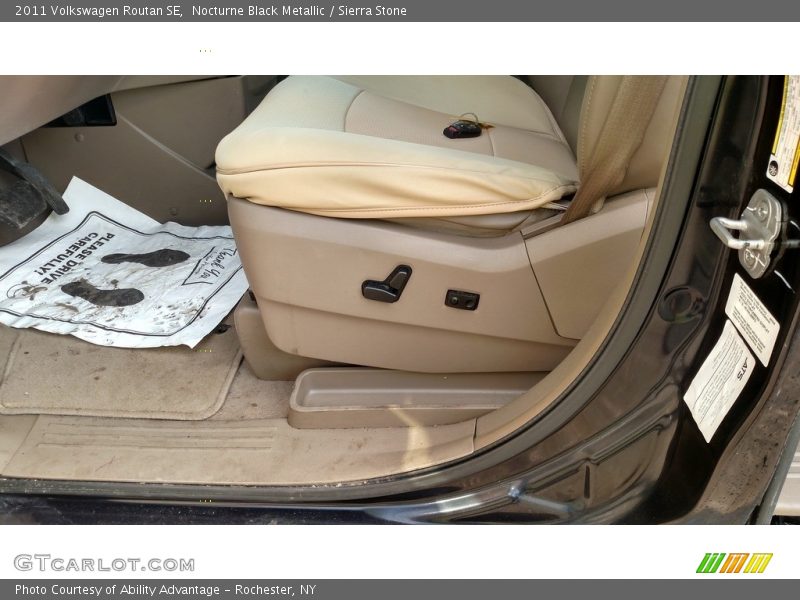 Nocturne Black Metallic / Sierra Stone 2011 Volkswagen Routan SE