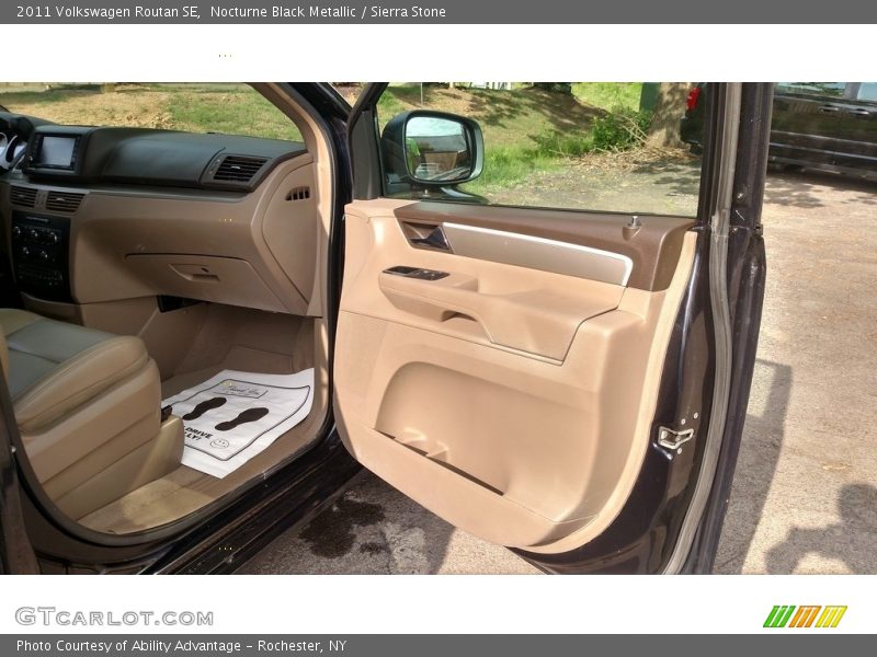 Nocturne Black Metallic / Sierra Stone 2011 Volkswagen Routan SE