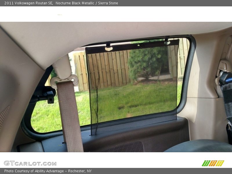 Nocturne Black Metallic / Sierra Stone 2011 Volkswagen Routan SE