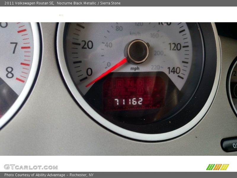 Nocturne Black Metallic / Sierra Stone 2011 Volkswagen Routan SE