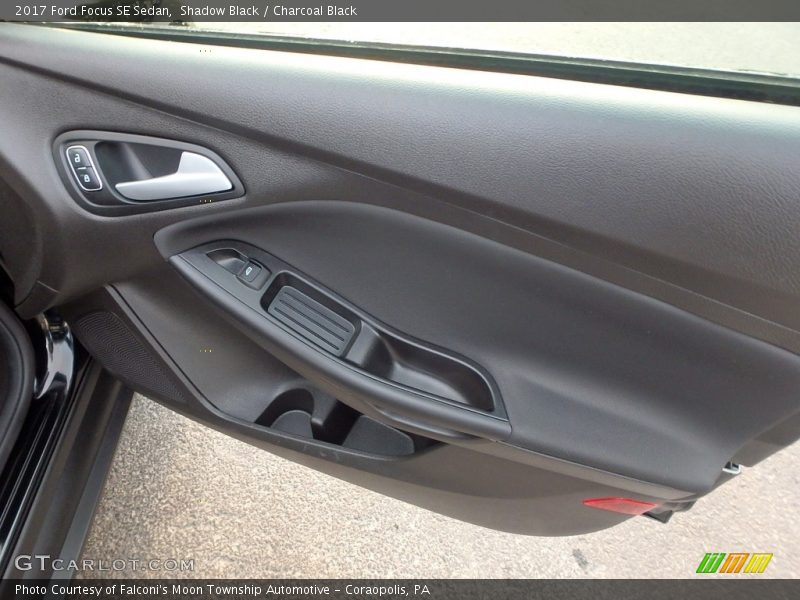 Shadow Black / Charcoal Black 2017 Ford Focus SE Sedan