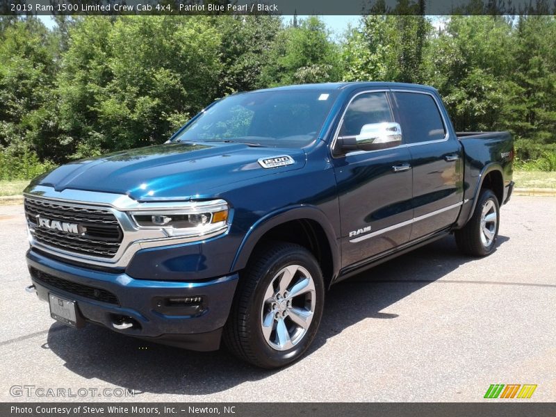 Front 3/4 View of 2019 1500 Limited Crew Cab 4x4