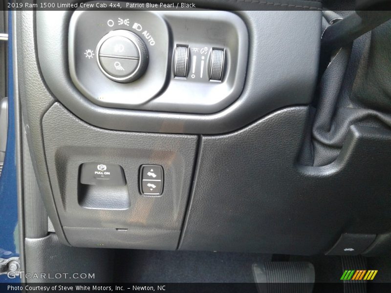 Controls of 2019 1500 Limited Crew Cab 4x4