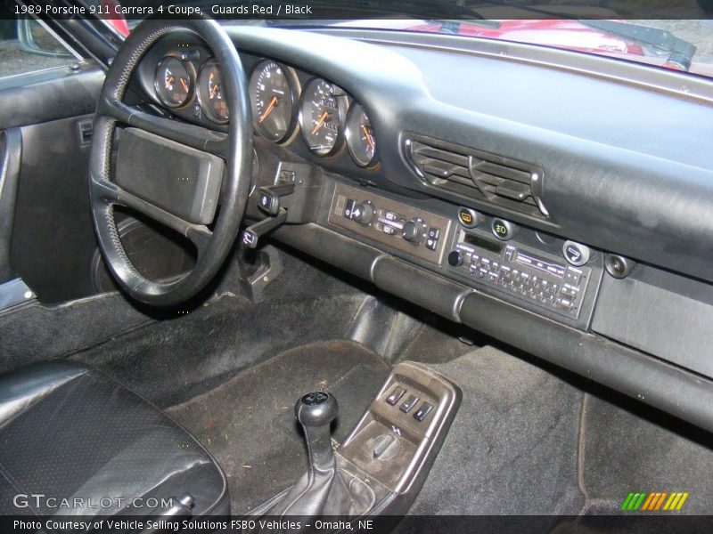 Dashboard of 1989 911 Carrera 4 Coupe