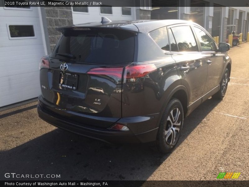 Magnetic Gray Metallic / Black 2018 Toyota RAV4 LE