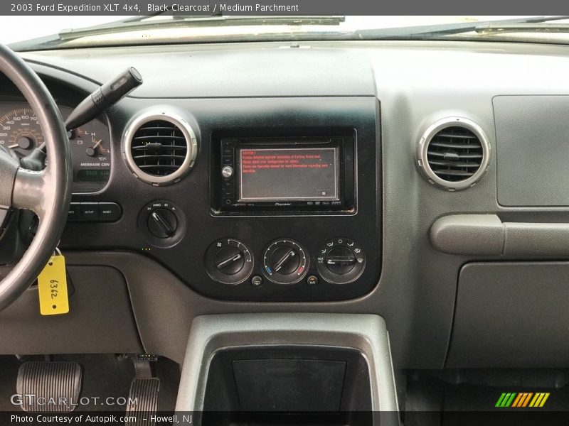 Black Clearcoat / Medium Parchment 2003 Ford Expedition XLT 4x4